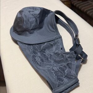 Lilyette Gray Full Coverage Minimizer 0401 Lace The Dream Bra, Size 42DD.